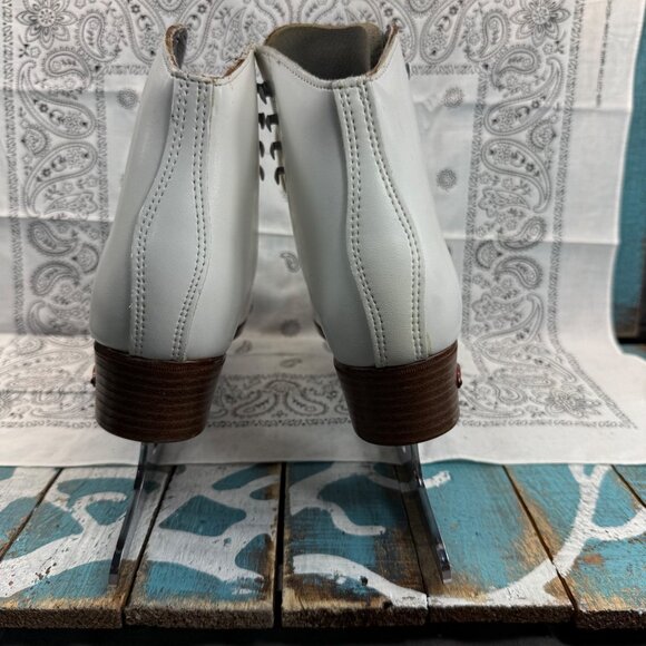 New Riedell Figure Skates Women Sz 6 Model 117 White Toe Pick Blades Canada Flaw - Picture 4 of 12